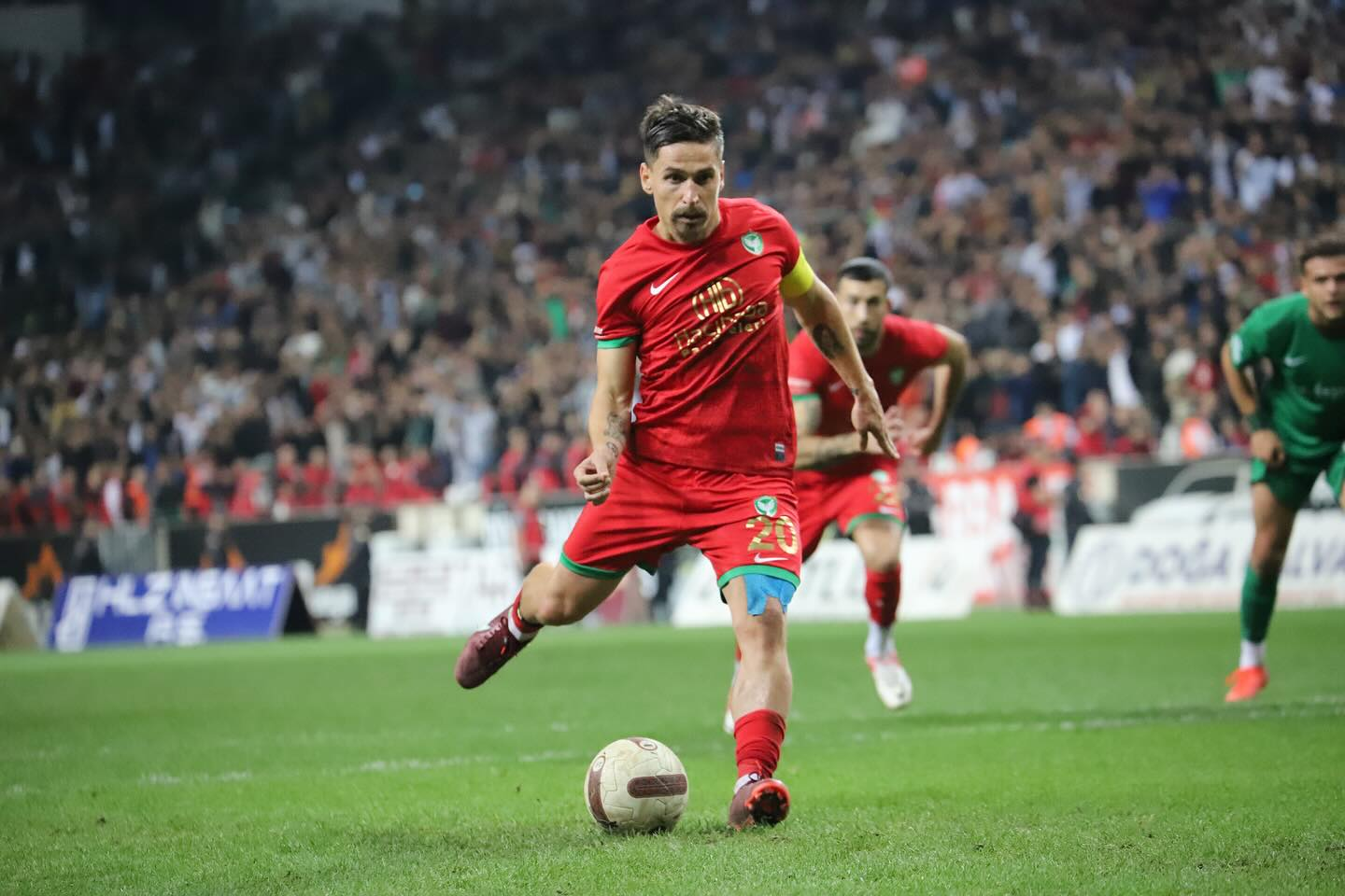 گۆکهان ئاسلان، هێرشبەری یانەی ئامەدسپۆر